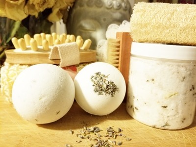 Lavender Bath Salt Soak + Bath Bomb Fizzy Bundle