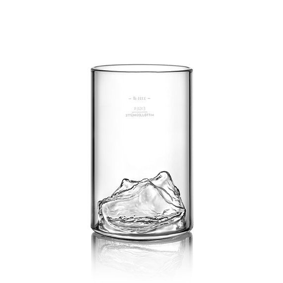 Trinkglas mit Bergpanorama