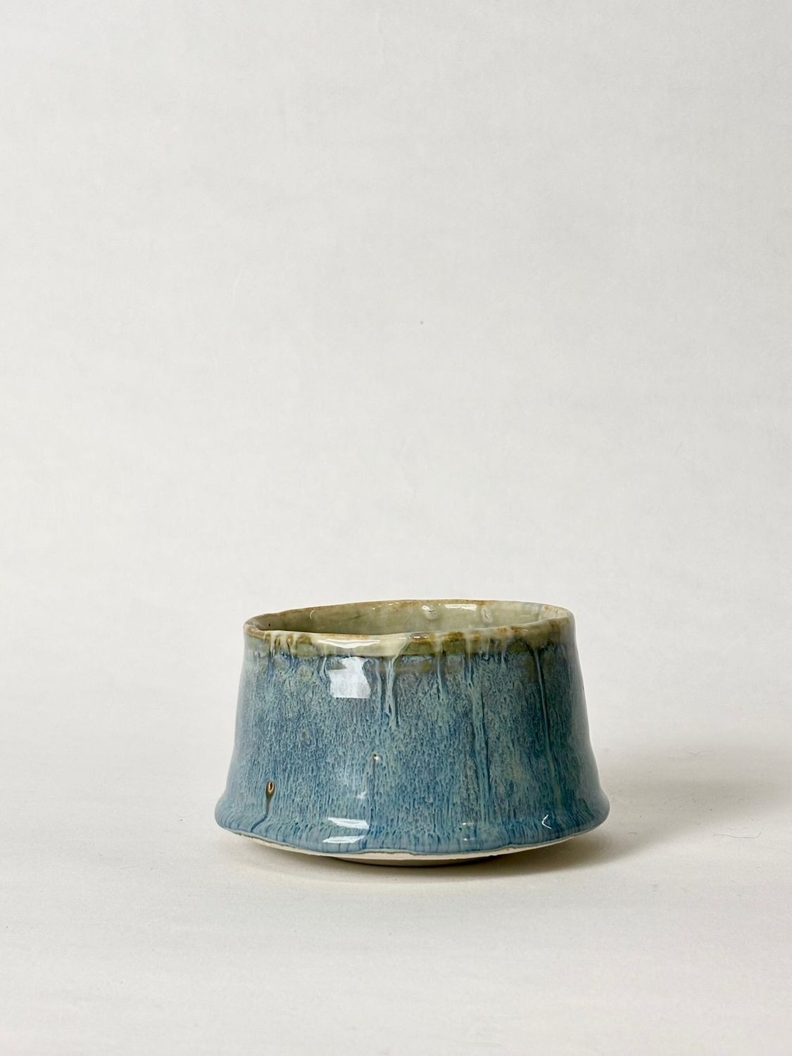 Floating Cappuccino cup - Floating Blue with Cloudburst glaze inside