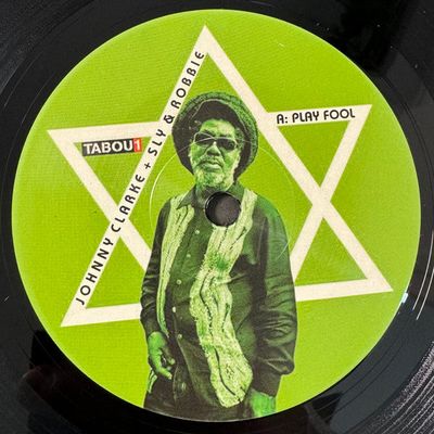 JOHNNY CLARKE - Play Fool / Jah Promise (7")