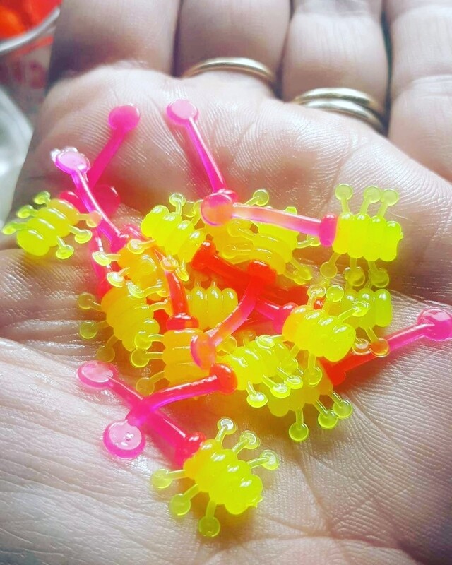 1&quot; Splatter bug
Chartreuse &amp; hot pink 
14 per pack