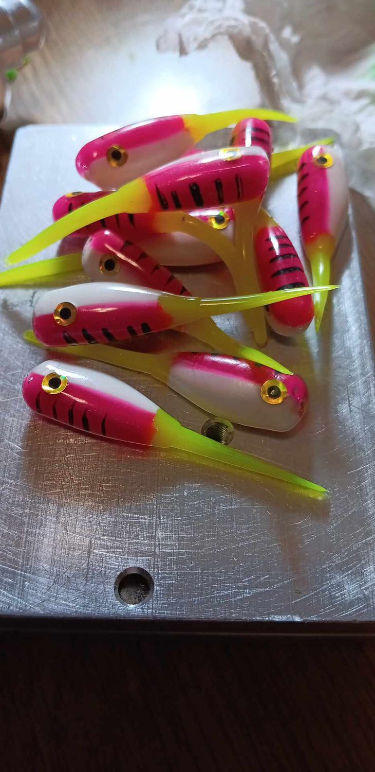 2&quot; Candy shad eyes 
12 per pack