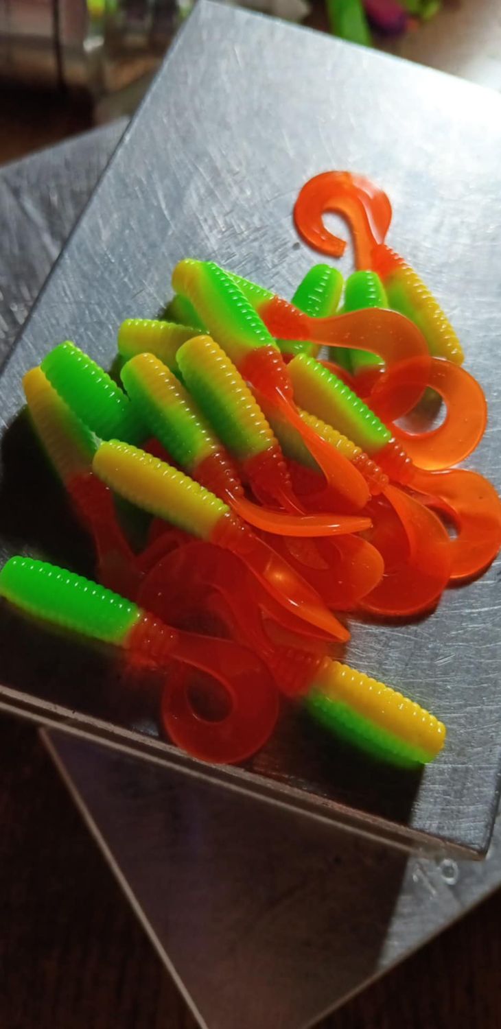 2&quot; Wiggle tail twisters 
16 per pack 
Limetruse yellow 💛orange 🍊
