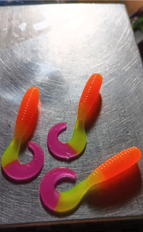 2&quot; Wiggle tail twisters 
16 per pack 
Orange 🍊chartreuse hot pink 💗