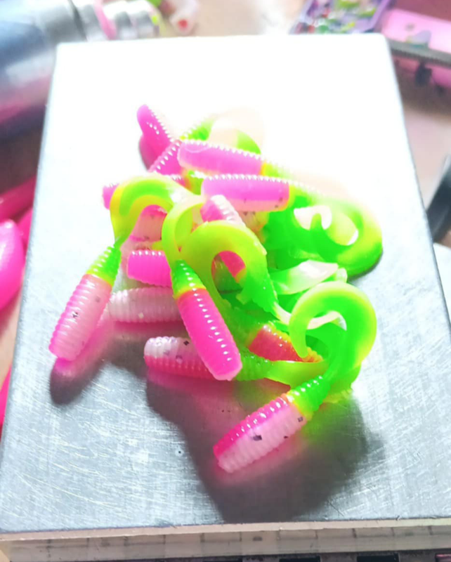 2&quot; Wiggle tail twisters 
16 per pack 
Hot pink 💗 monkey milk Limetruse