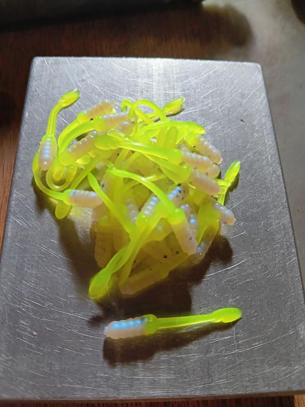 12 per pack.   1.5&quot; blue pearl &amp; Chartreuse tail
