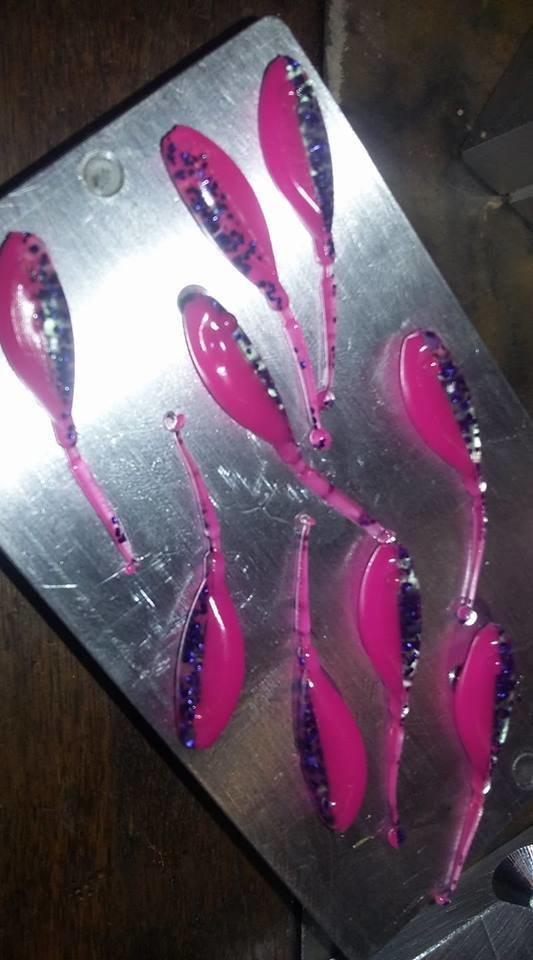1 7/8" Stinger Shad Hot pink & Purple Flake 10 per pk