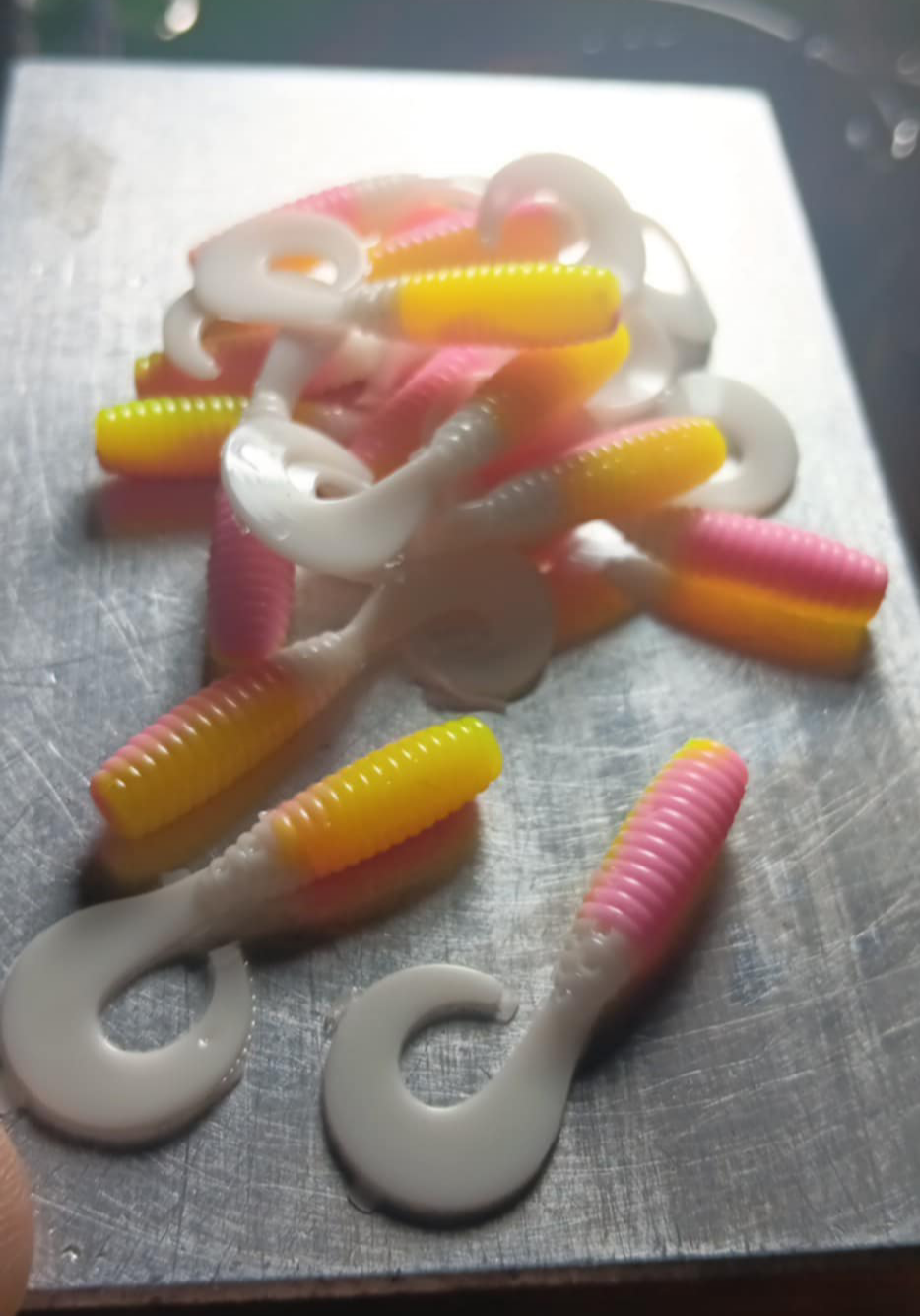 2" Wiggle tail twisters  16 per pack Bubblegum Chartreuse white