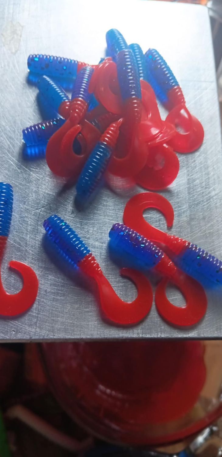 2" Wiggle tail twisters  16 per pack Purple blue red