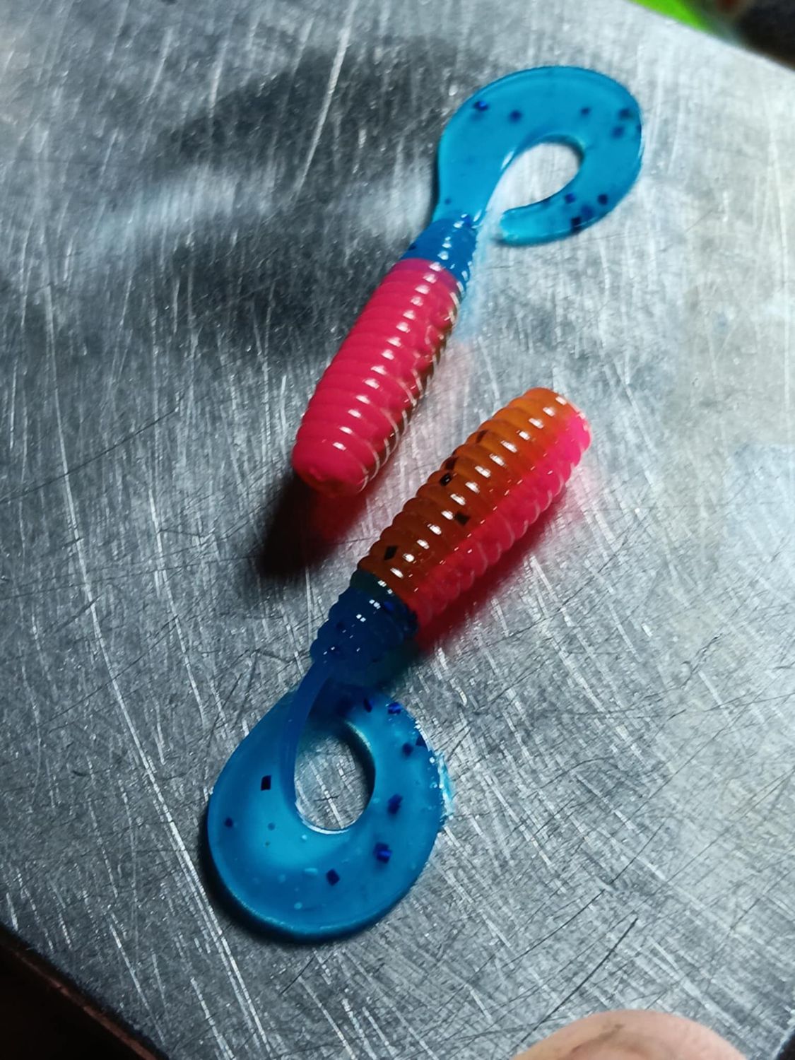 2" Wiggle tail twisters  16 per pack  Brown hot pink 💗 blue