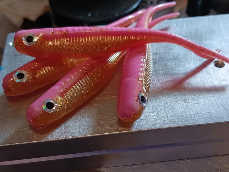 4" Walleye minnow  Bubblegum &amp; gold 6 per pack