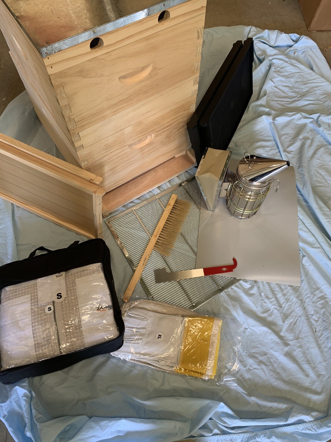 Bee Keeping Starter Kit 1 - 8 Frame plus Equipment