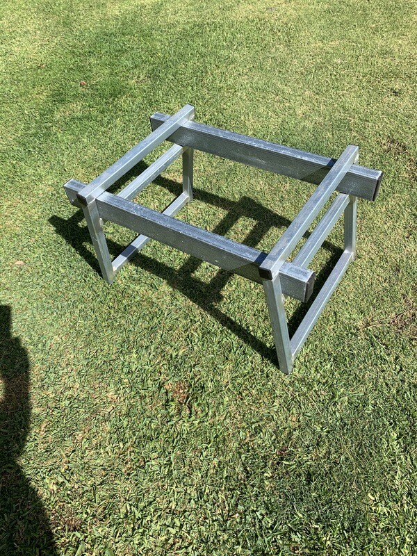 Hive stand Single