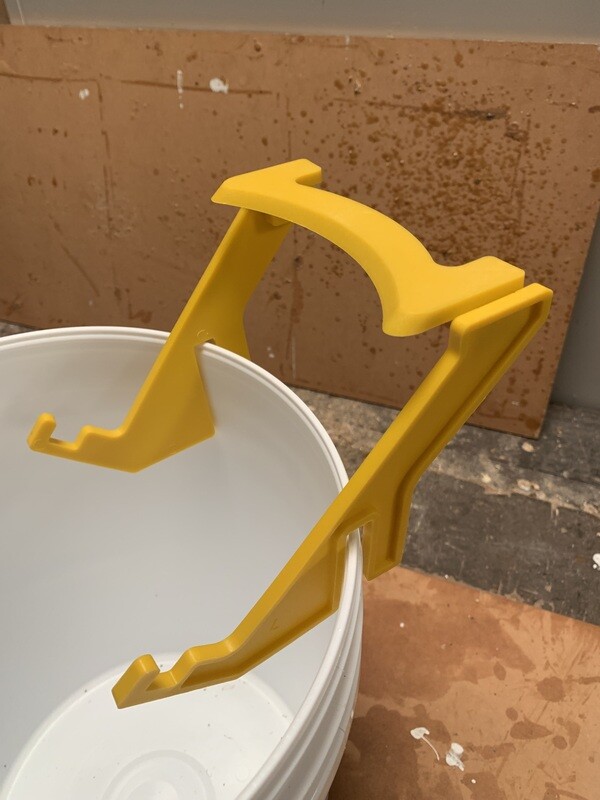 Bucket rest