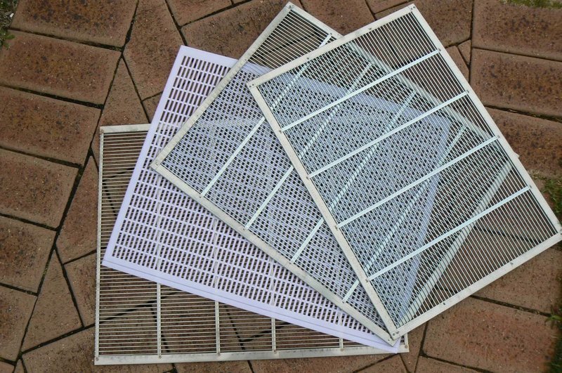 Queen Excluder - Galvanised 8 Frame