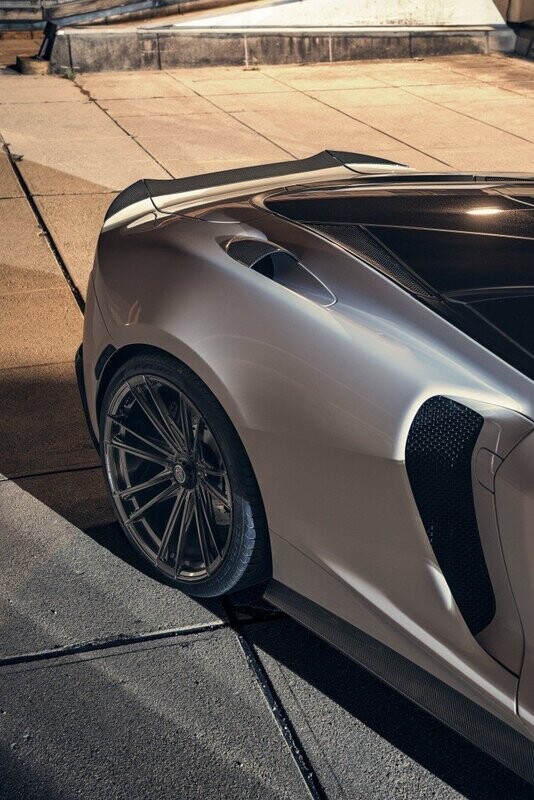 McLaren Gt Air intake side-wall in carbon fibre