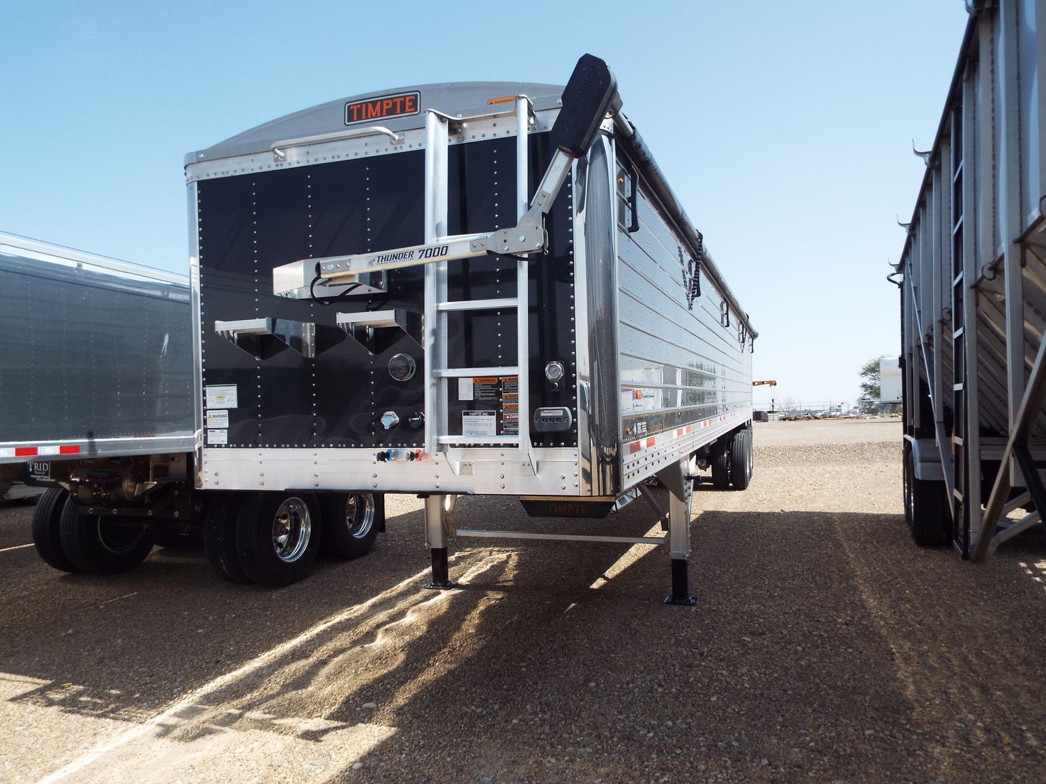 In Stock: David City, NE  -  2027 Black Timpte AG Hopper Hyd Doors - 42'2" x 96" x 72" - 194370