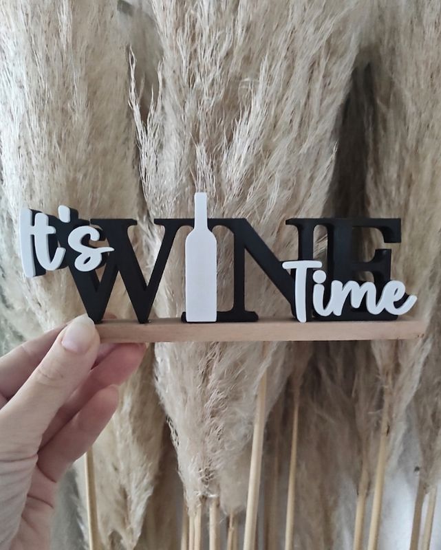 Fertiger Schriftzug "it's Wine Time"