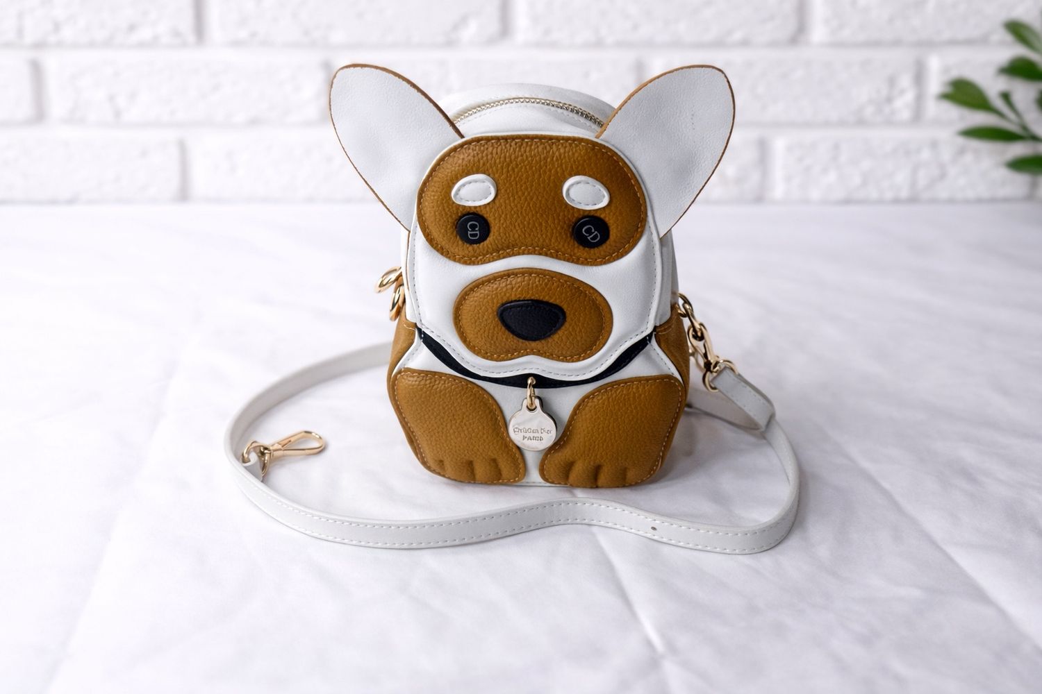 White and morale CD doggy Crossbody bag