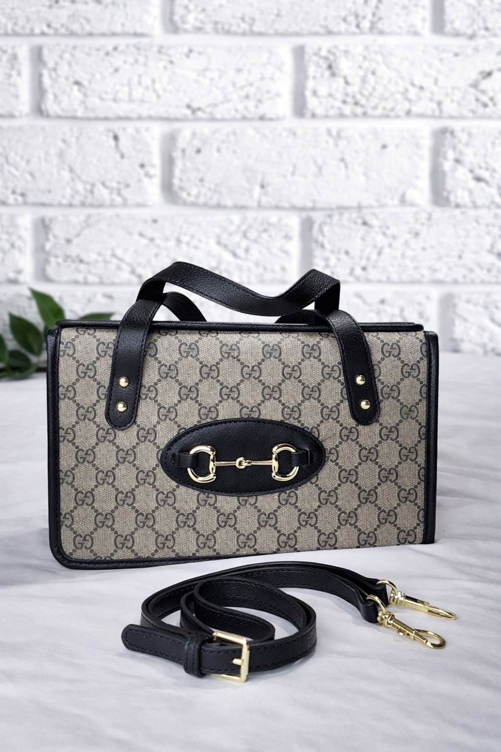 Black and white medium G G