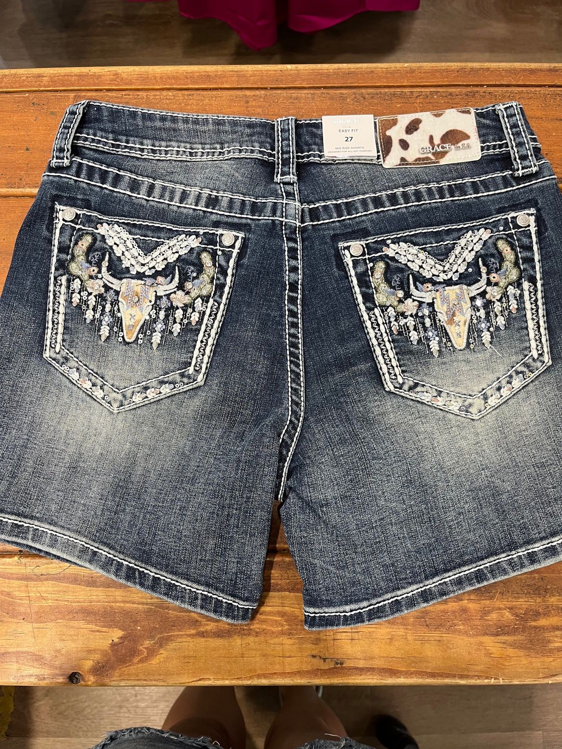 Grace in LA Ladies Embroidered Short, Size: 25