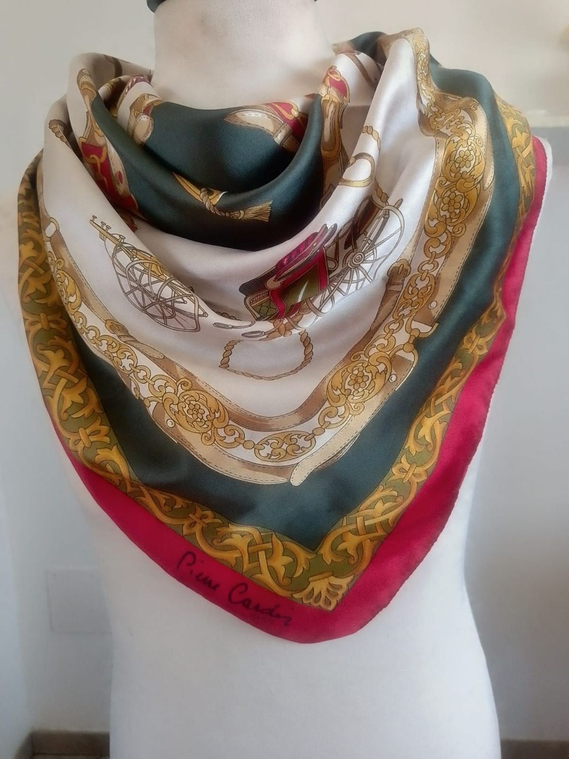 FOULARD PIERRE CARDIN TEMA EQUESTRE