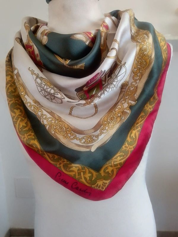 FOULARD PIERRE CARDIN TEMA EQUESTRE