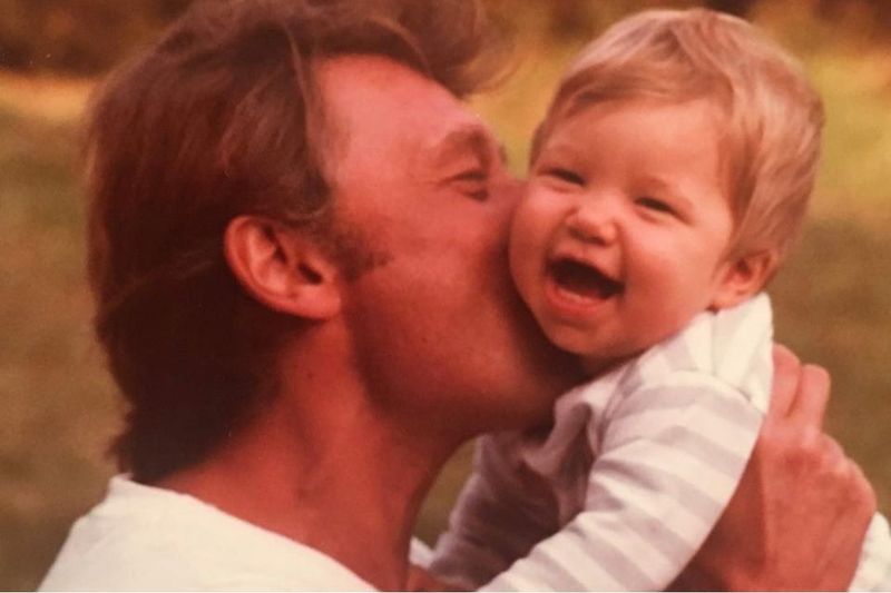Seuls les meilleurs papas laissent leurs enfants prendre leur envol. Seuls les enfants les plus aimés s’envoleront. Merci papa de m’avoir donné des ailes. Seuls les meilleurs papas laissent leurs enfants prendre leur envol. Seuls les enfants les plus aimés s’envoleront. Merci papa de m’avoir donné des ailes.