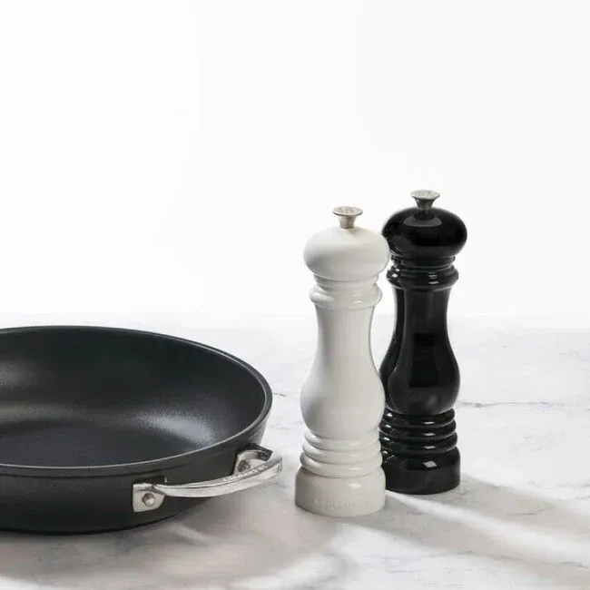 S/2 Classic Black/White Mill Set
