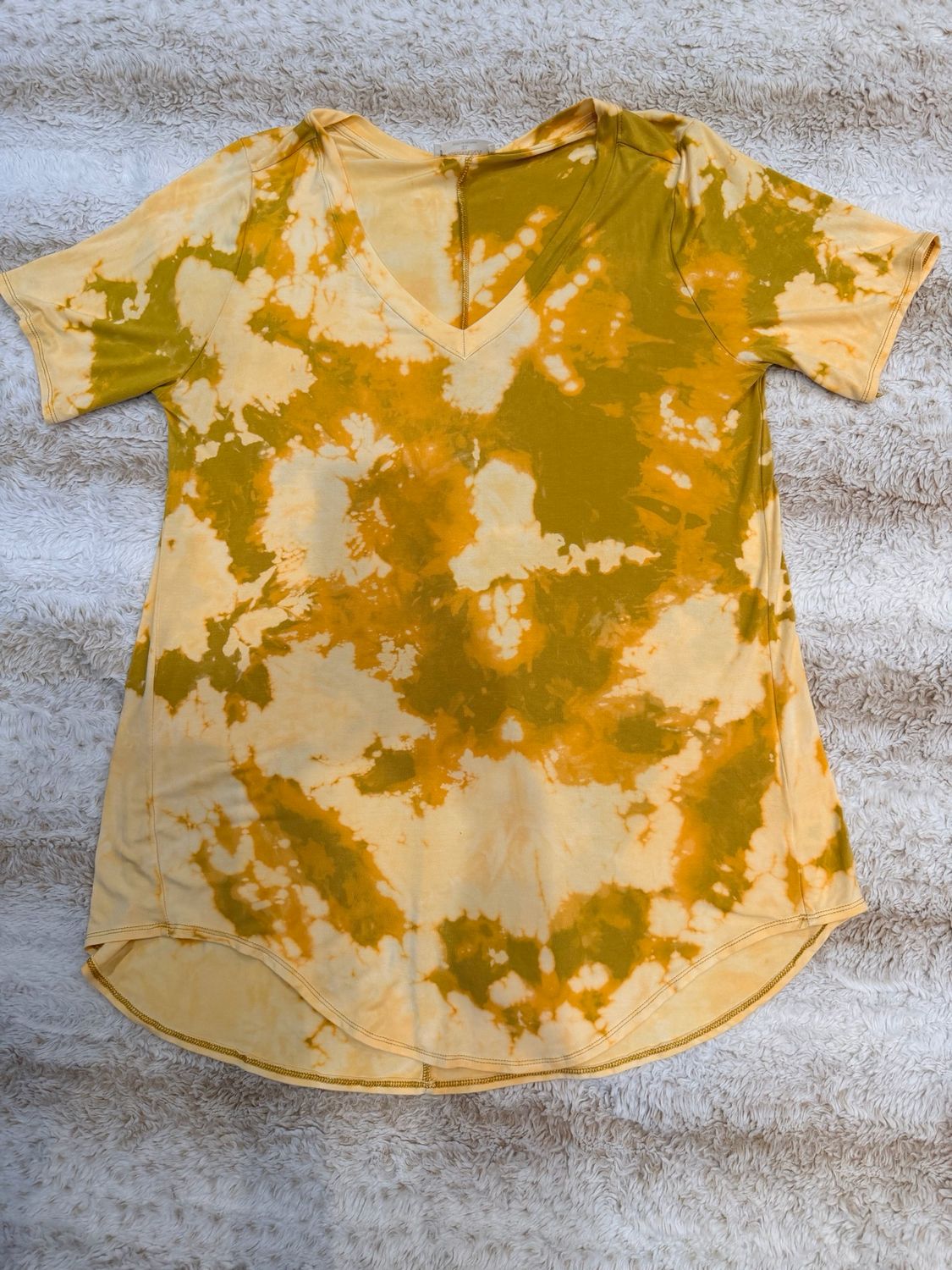 Rayon Short Sleeve V Neck Top, Runs Long.  Size XL