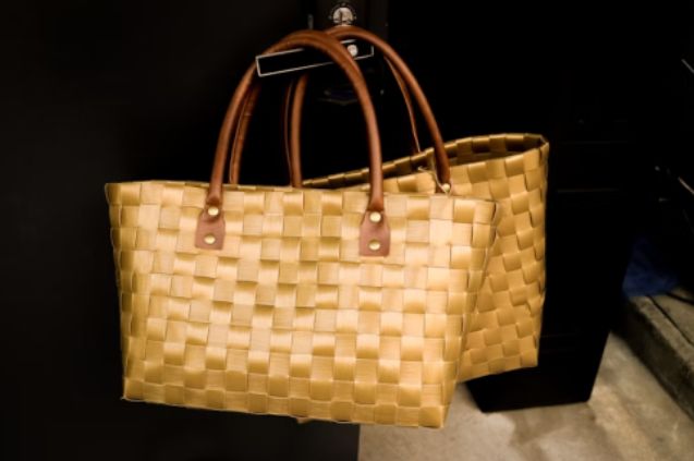 Women’s Minimal Crossbody