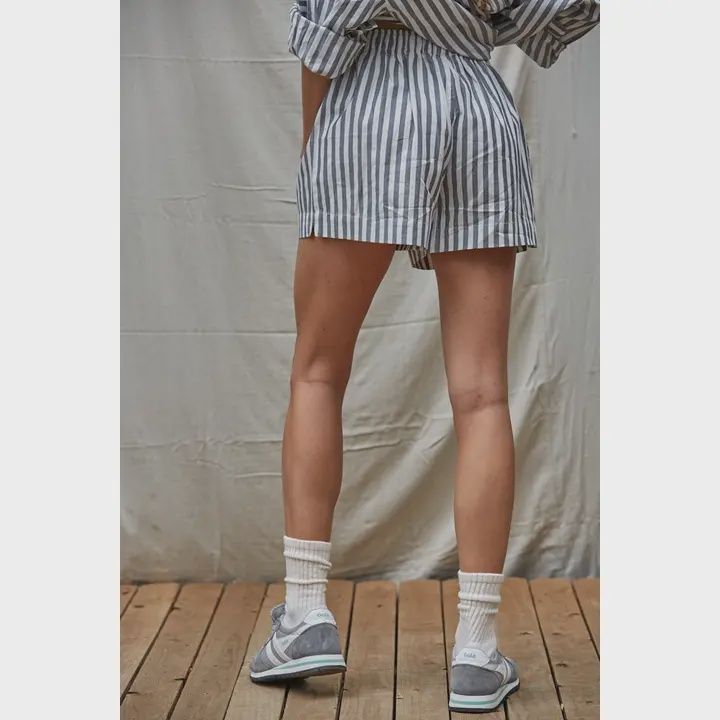 L8492B | Woven Cotton Striped Wide Leg Shorts Ivory Navy