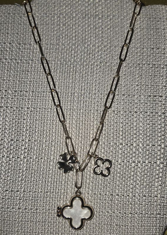 Clover Gold Necklace Locket
