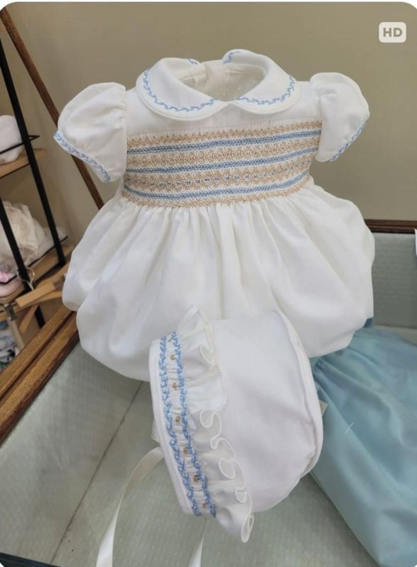 Traje de niña punto smock