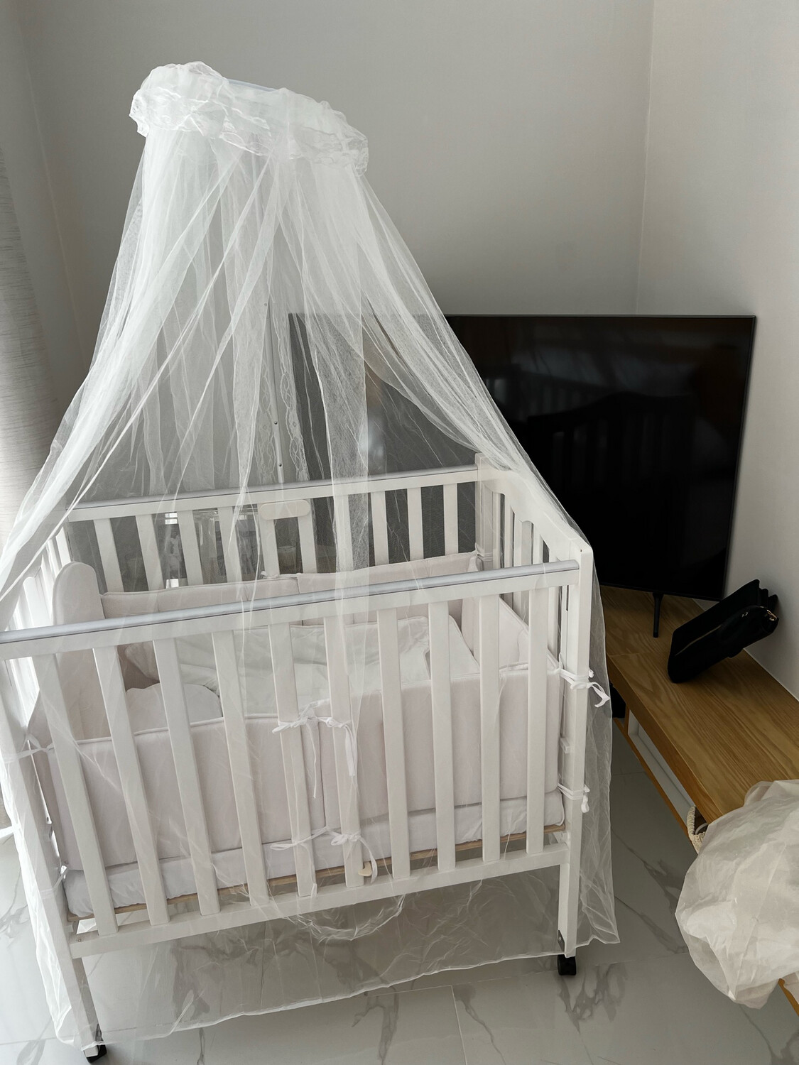 Wooden Baby Crib with Bumpers,Linens and Mosquito Net Please message us to check availability before ordering via chat.