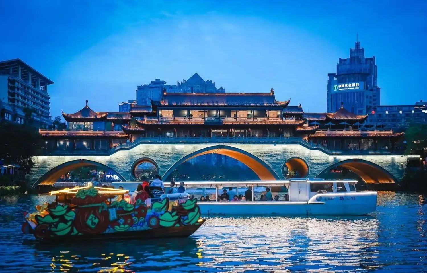 Jinjiang River Night Cruise with Local Guide