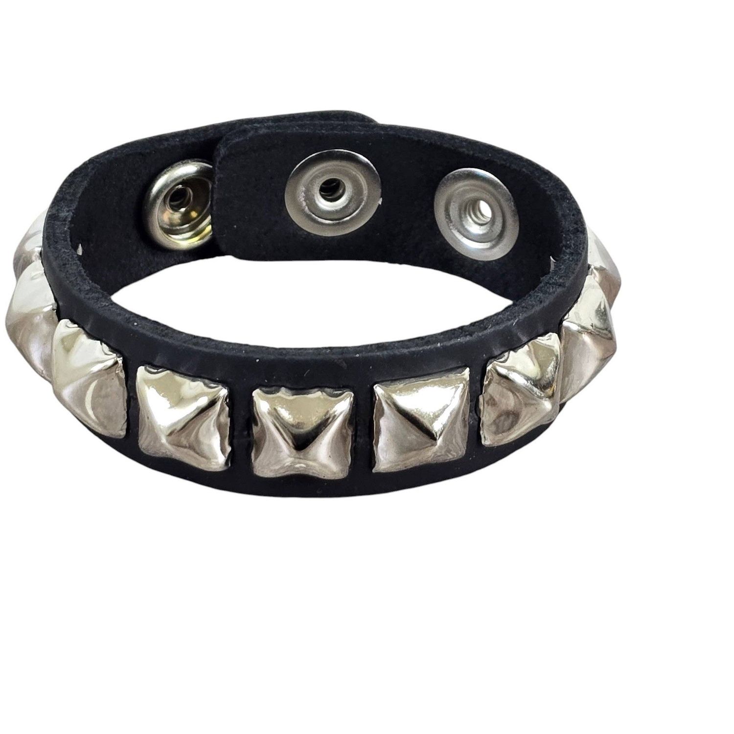 SILVER PYRAMID STUDDED LEATHER  SNAP BRACELET, STYLE: 1 ROW  SILVER  PYRAMID