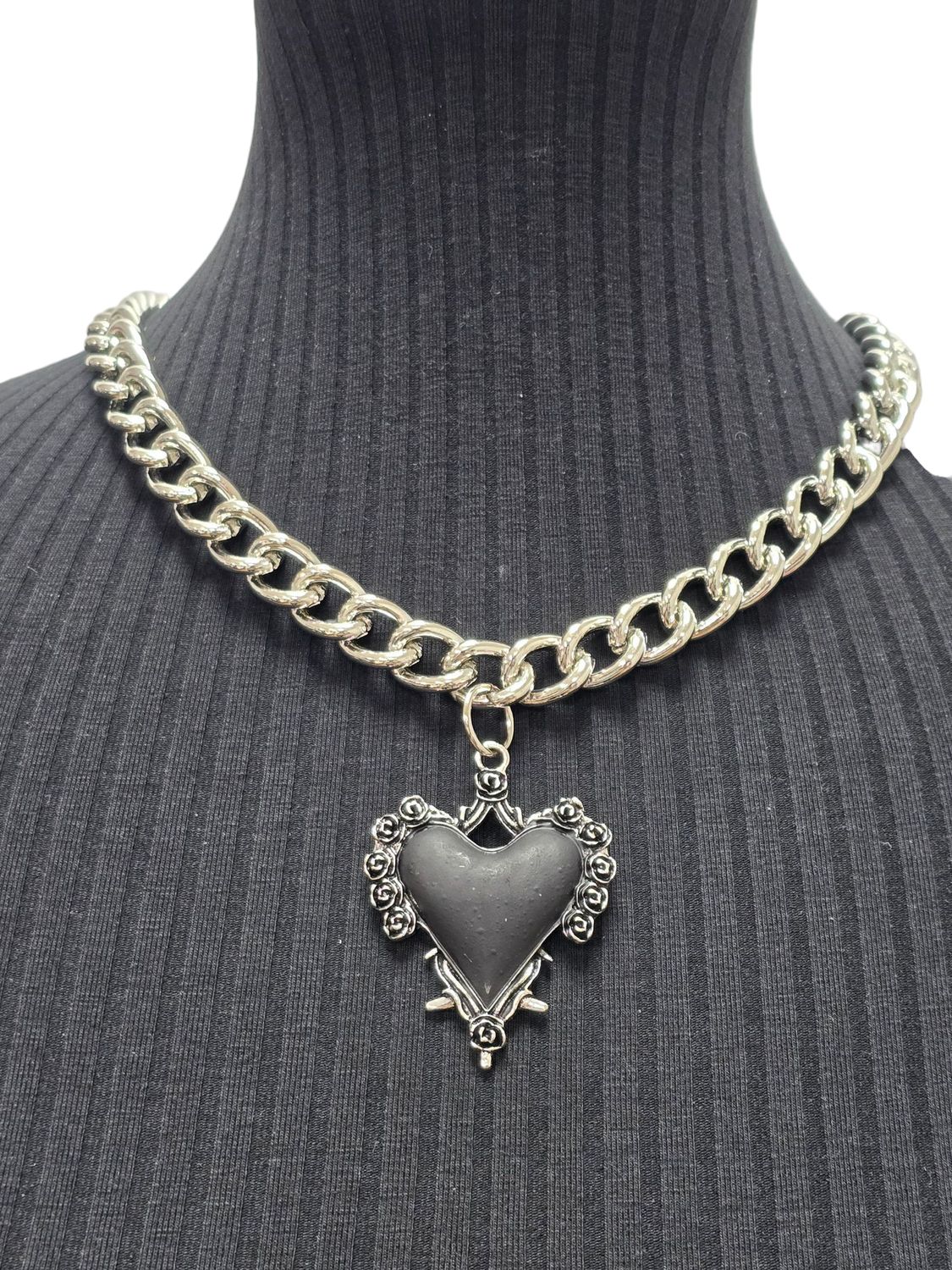 FC993R STEEL REGULAR CHAIN ROSE HEART THORNE PENDANT