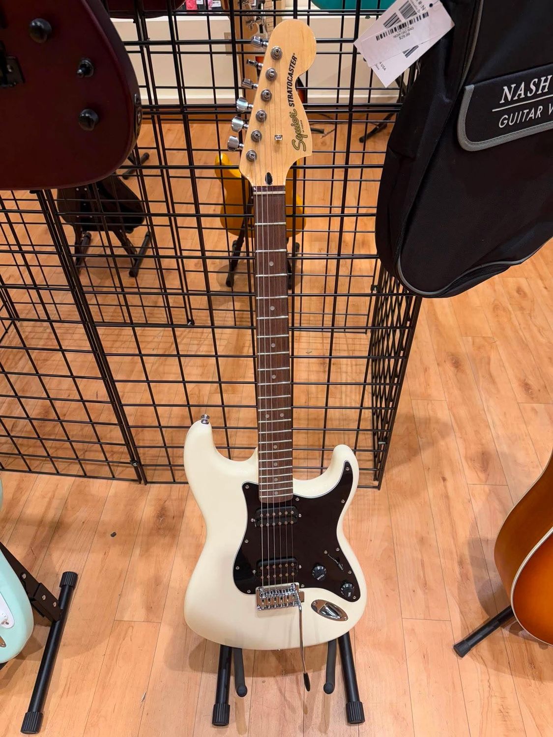 Affinity Strat Oly White