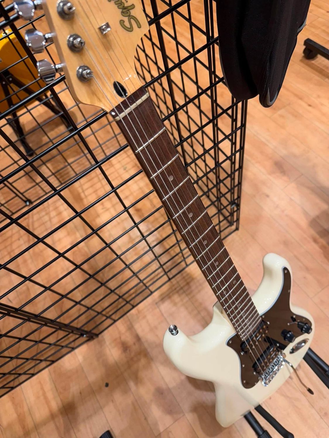 Affinity Strat Oly White