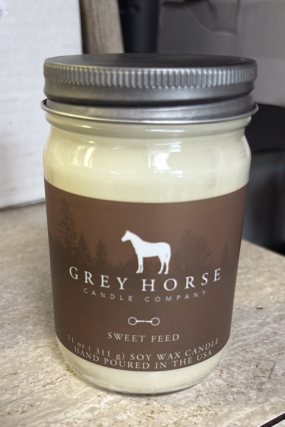 Candle 11Oz Sweet Feed Cavalier 930020