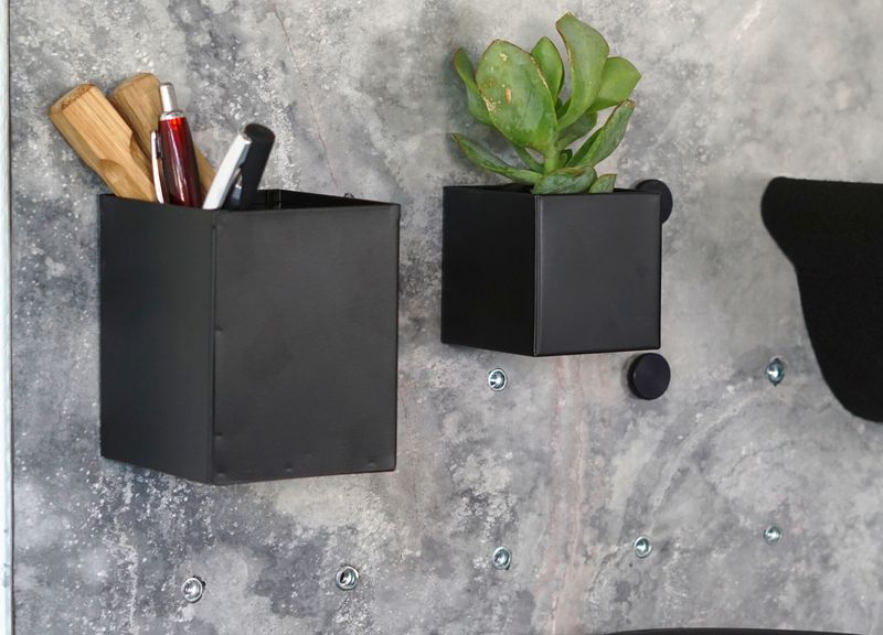 Cube container