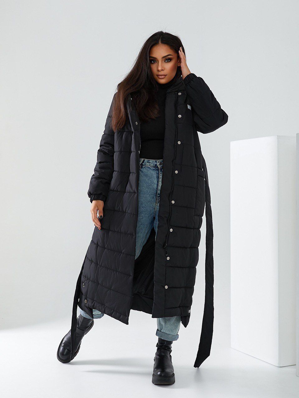 Жіночий довгий пуховик. Колір чорний.