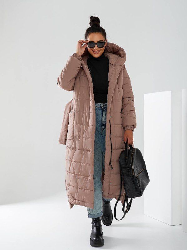 Пальто-пуховик довгий жіночий з капюшоном. Колір кави