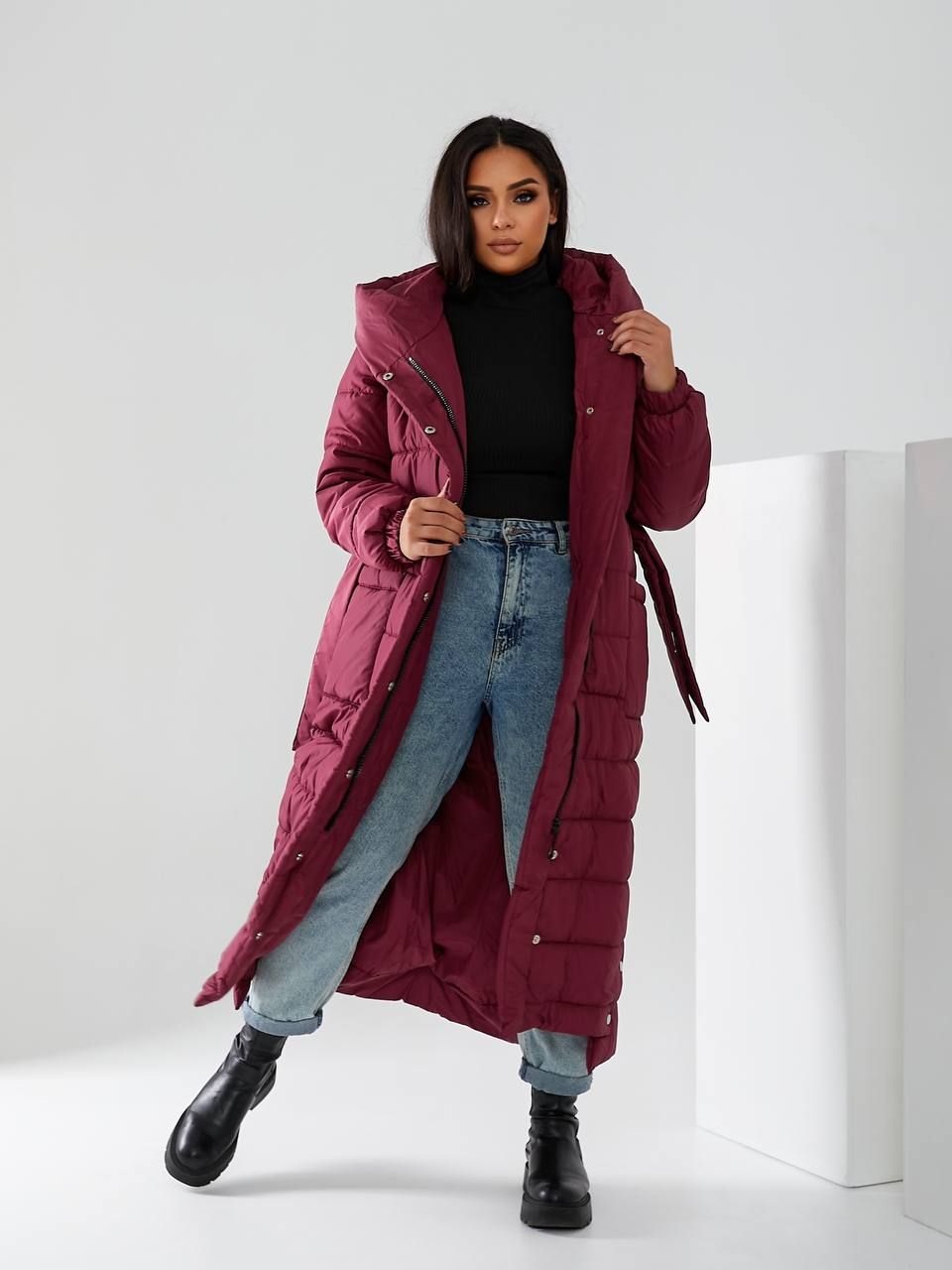 Довгий вільний жіночий пуховик. Колір бордо