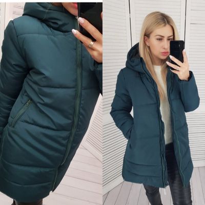 Зимова жіноча куртка середньої довжини. Колір зелений пляшковий