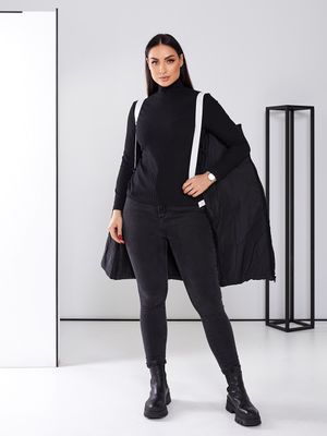 Зимова куртка середньої довжини. Колір чорний