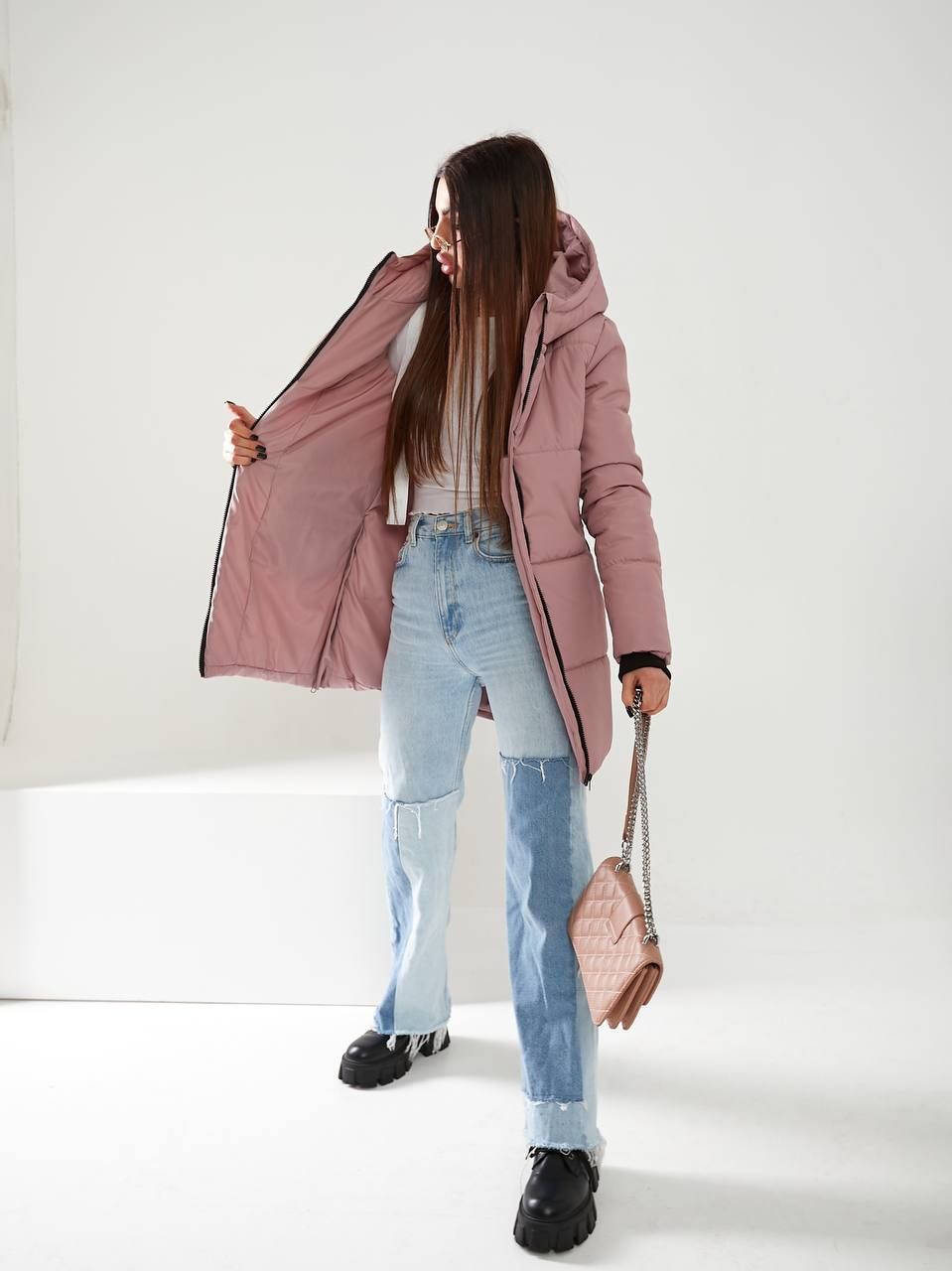 Зимова жіноча куртка середньої довжини. Колір пудра