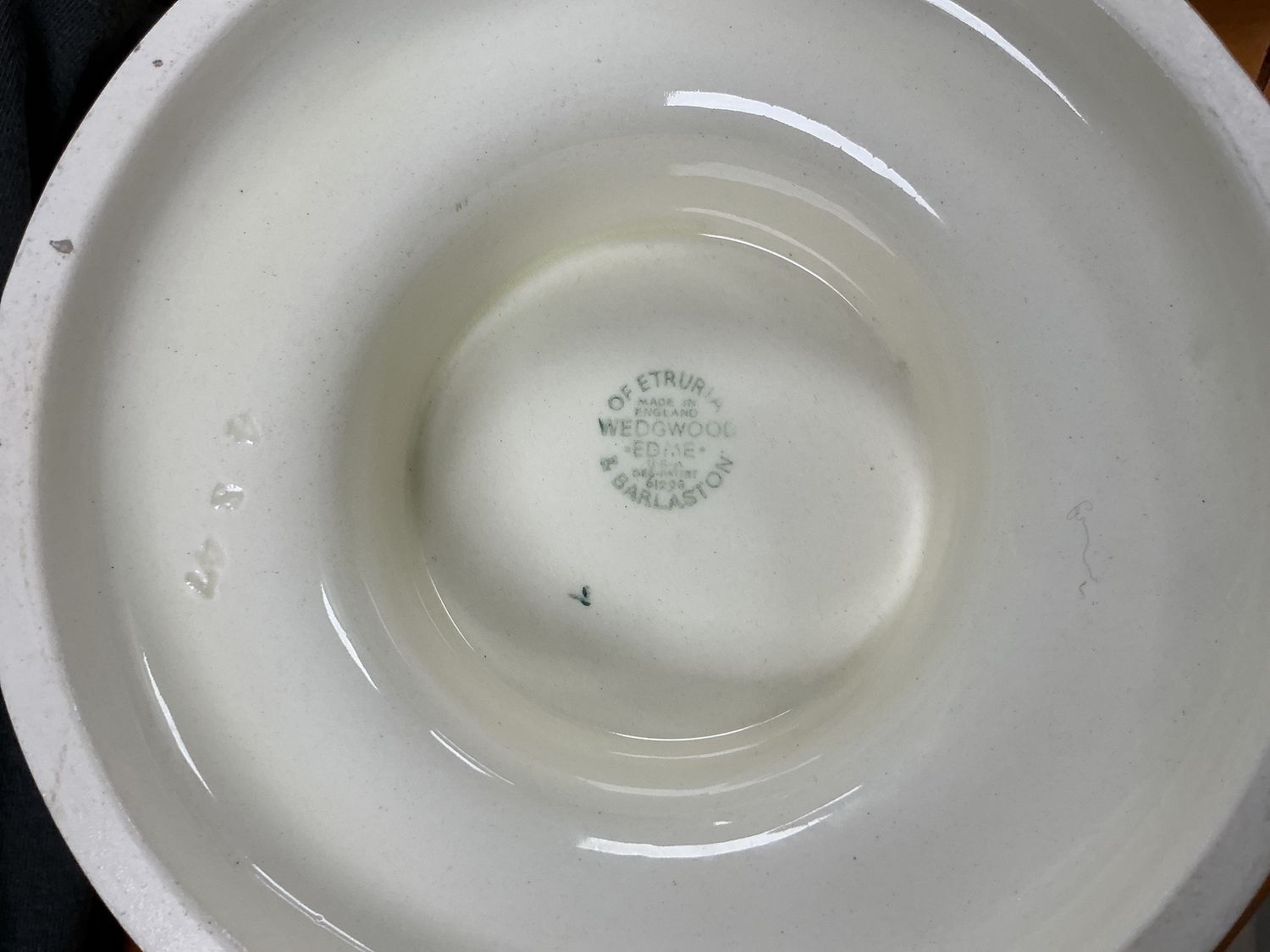 Pedestal bowl