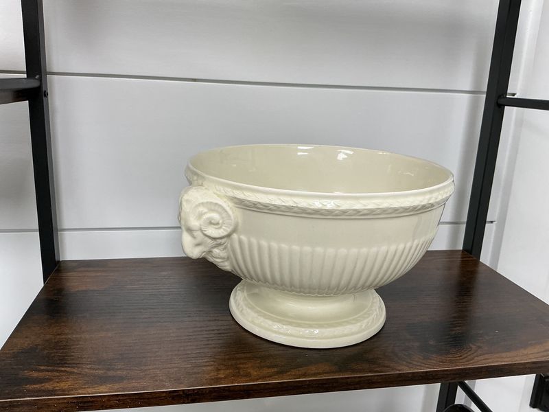 Pedestal bowl